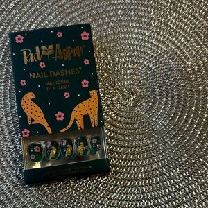 Red Aspen Stylish Green Nail Dashes